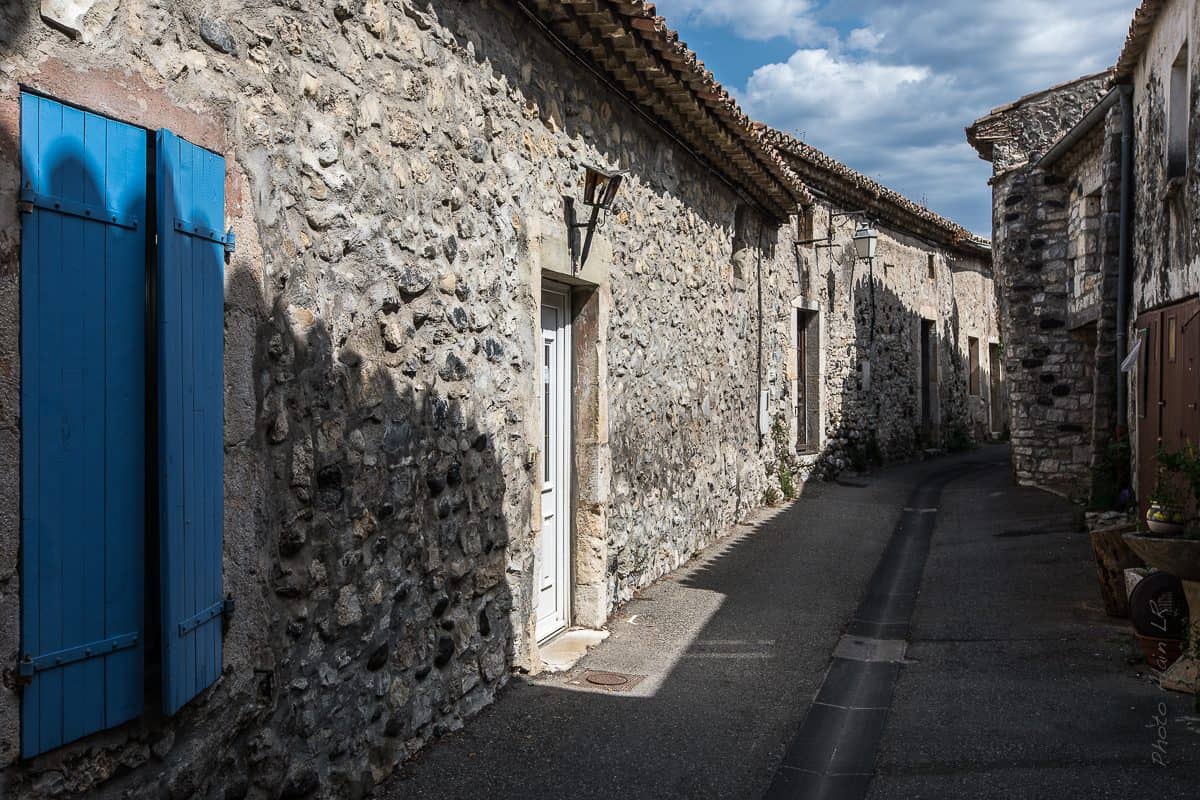Ruelle du village perché de Saint Thomé
