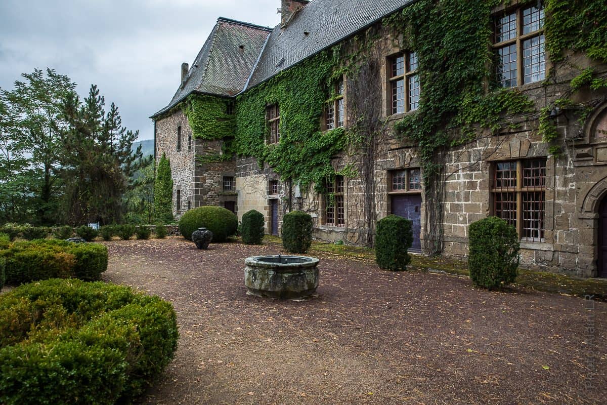 Cour du Château Lavoûte-Polignac
