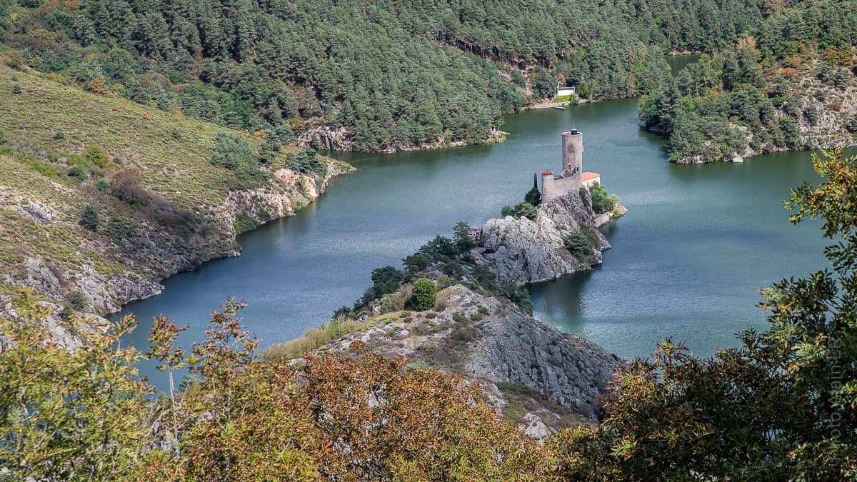 château de Grangent sur son île