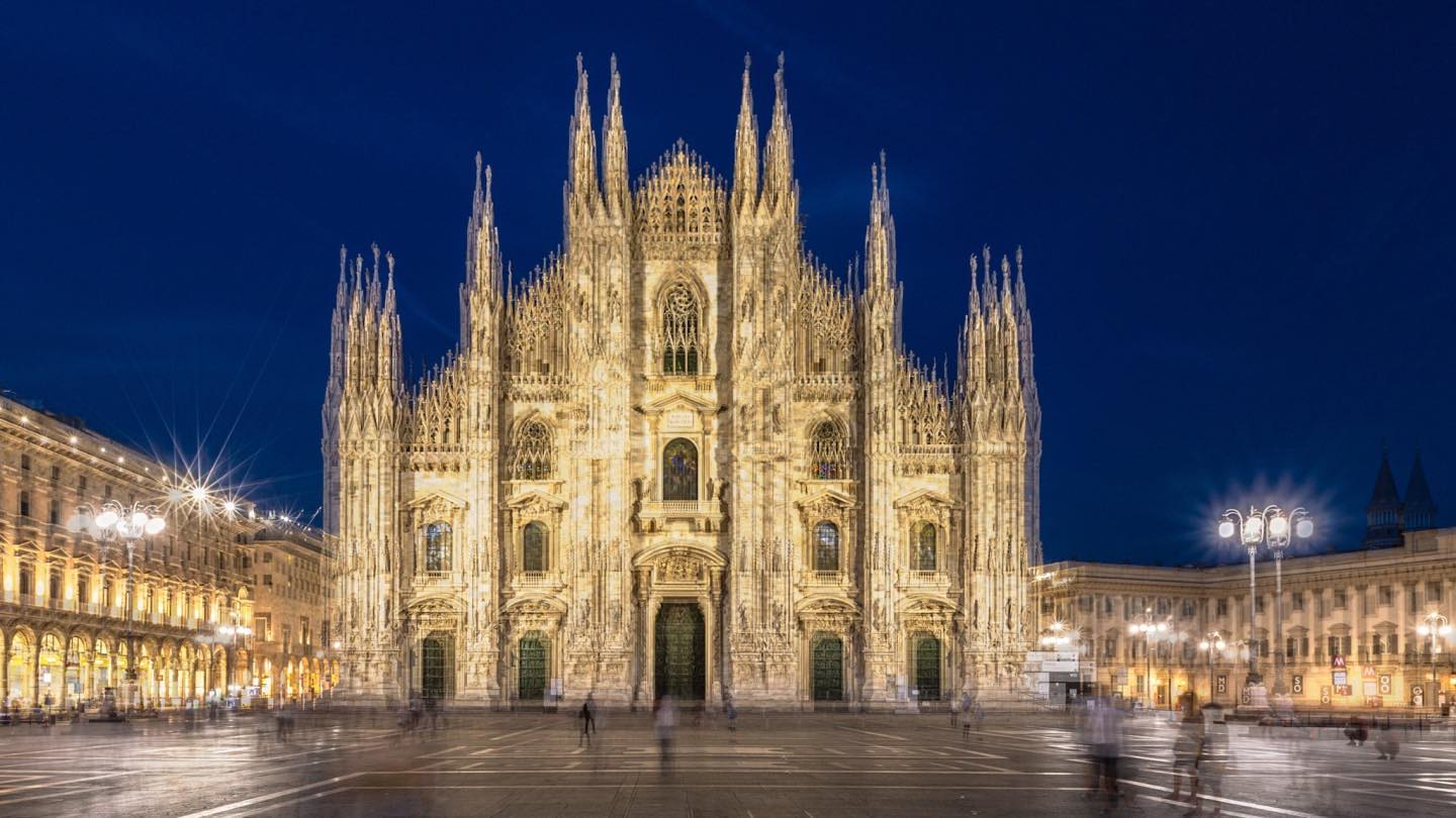 Le Duomo vibrait dans la nuit milanaise  #milan #duomo #cathedrale #nuit #photodenuit #milano #italia #italie